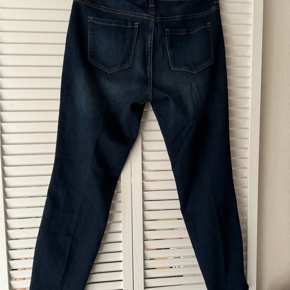 Bundle of 3 pairs women jeans 
size: 6/28

Lucky brand, Zara, Sears - Picture 7 of 11